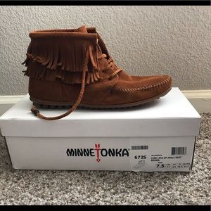 Women’s Shoes (7.5)